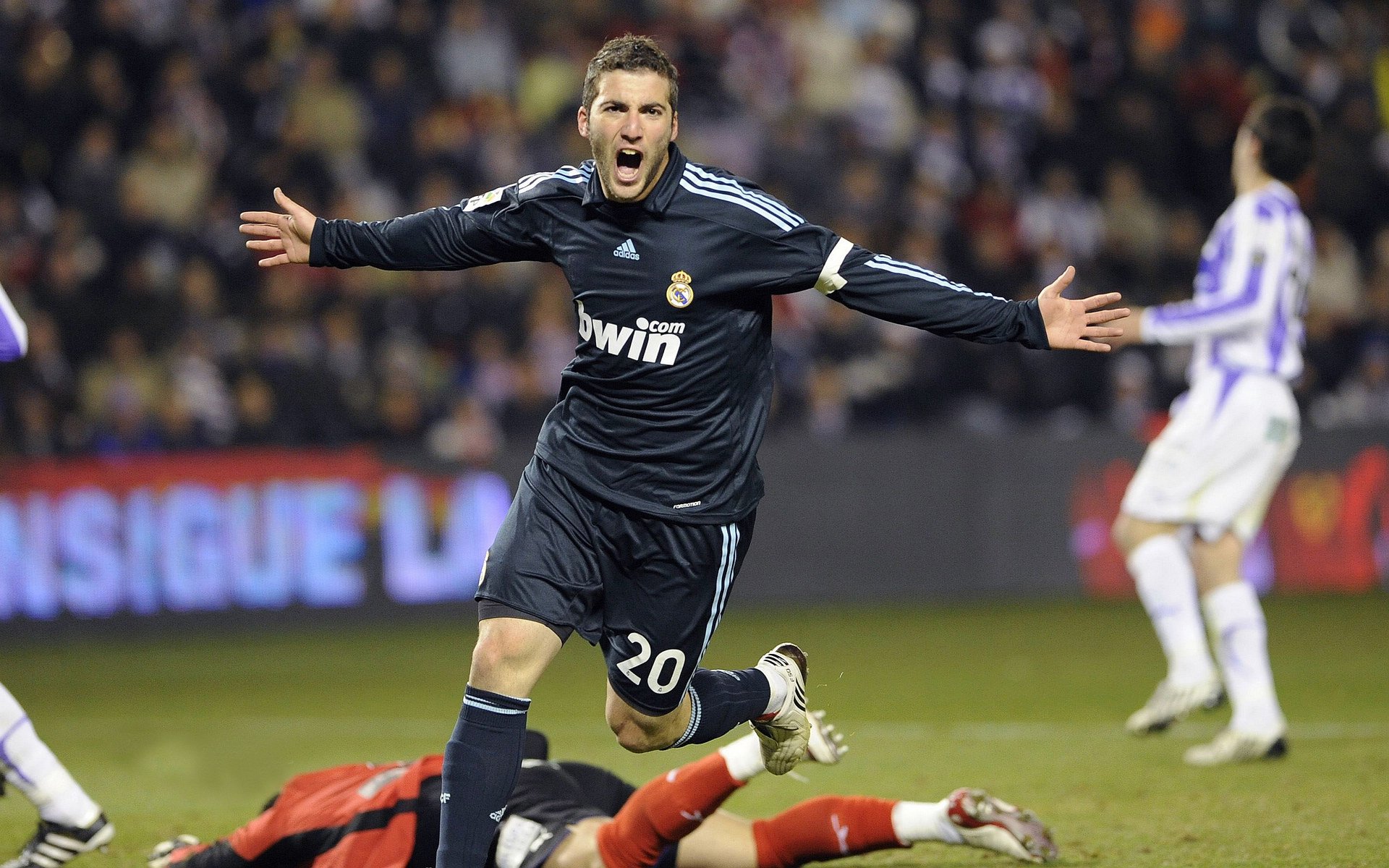 当袋鼠军团遇上沙漠之鹰，内马尔式进攻如何撕裂铁血防线